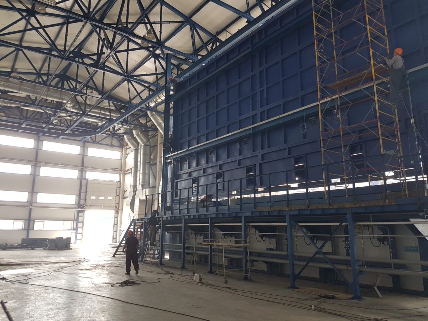 Zinkbad mit 12 Brennern und Einhausung